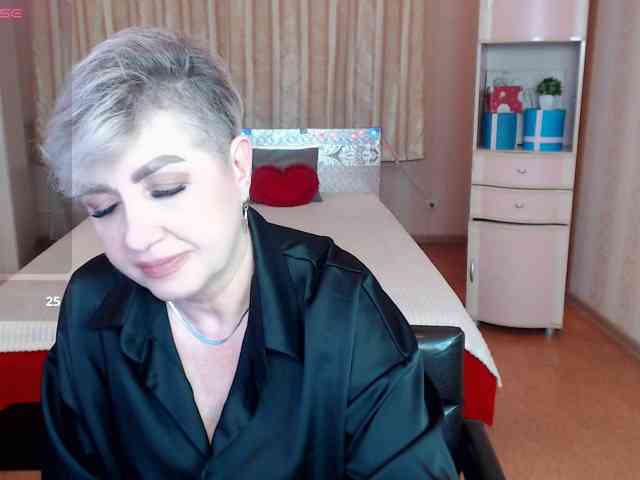 sexy-milffa live female cam on bongacams