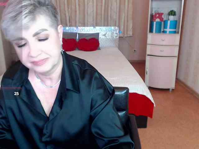 sexy-milffa live female cam on bongacams