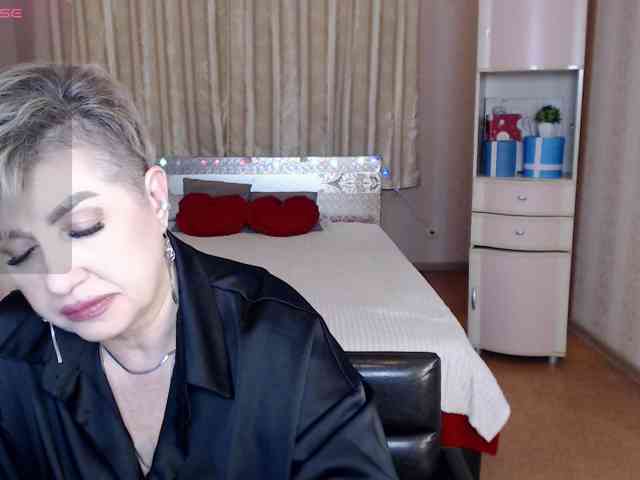 sexy-milffa live female cam on bongacams