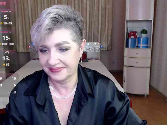 sexy-milffa live female cam on bongacams
