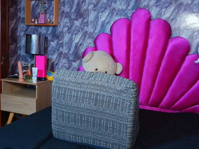 BELLA-ADAMSS live cam on BongaCams
