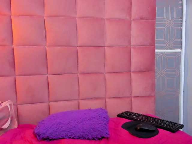 BELLA-ADAMSS live cam on BongaCams