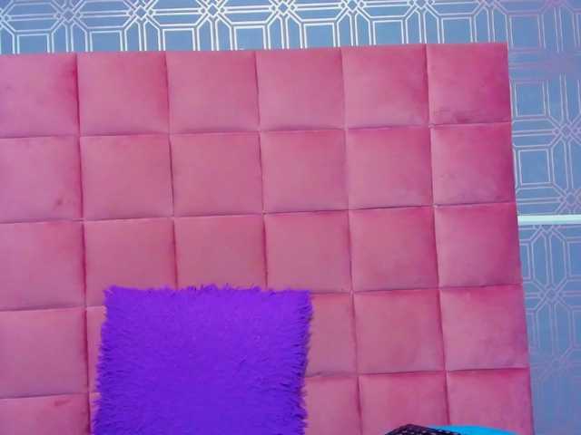 BELLA-ADAMSS live cam on BongaCams