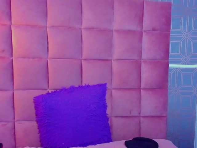BELLA-ADAMSS live cam on BongaCams