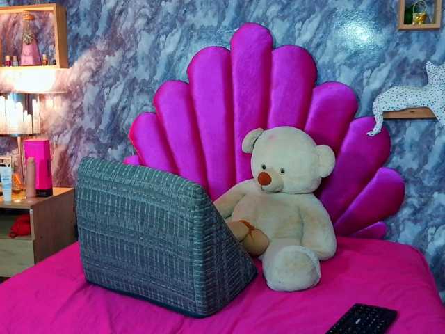 BELLA-ADAMSS live cam on BongaCams