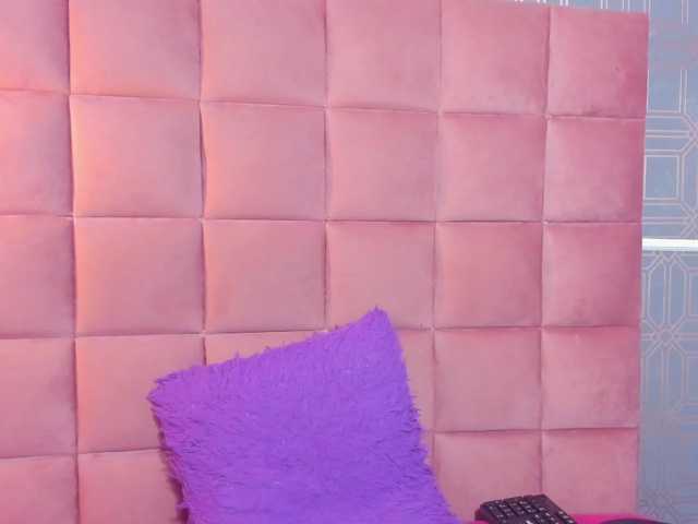 BELLA-ADAMSS live cam on BongaCams