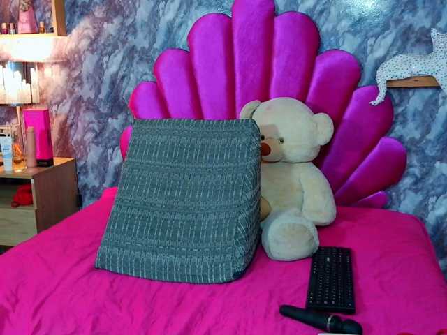 BELLA-ADAMSS live cam preview