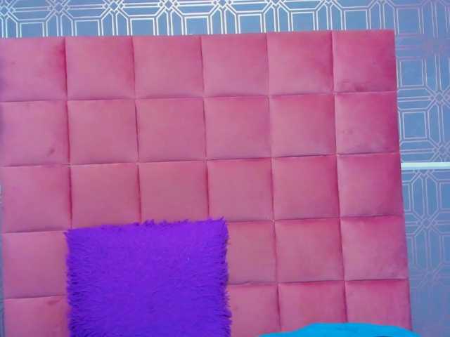 BELLA-ADAMSS live cam on BongaCams