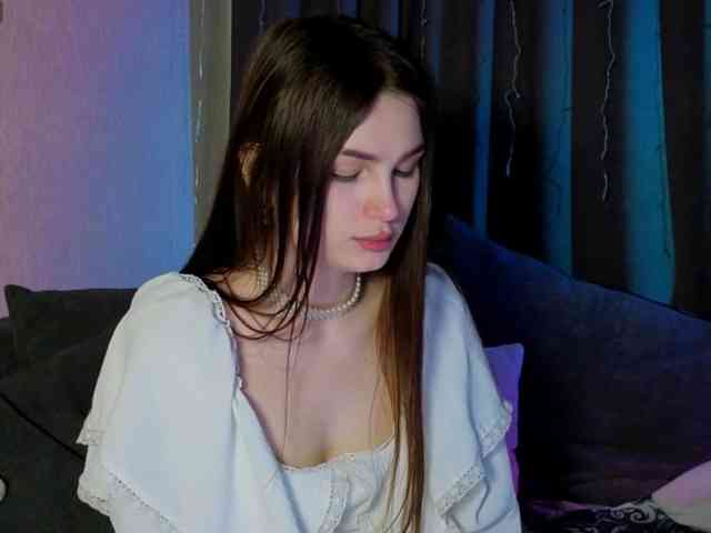 allienee webcam