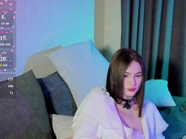 allienee webcam