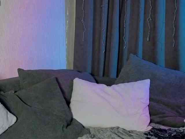 allienee webcam