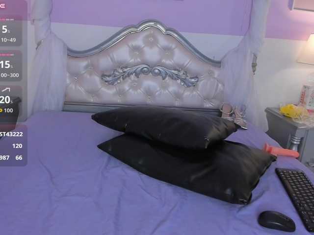 ElizabethBlaze live cam on BongaCams