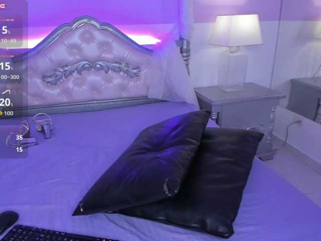ElizabethBlaze live cam on BongaCams
