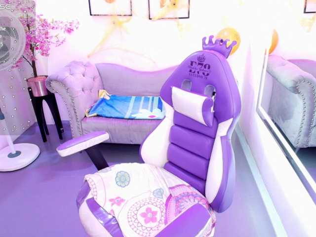 Agatha-monroe live cam on BongaCams