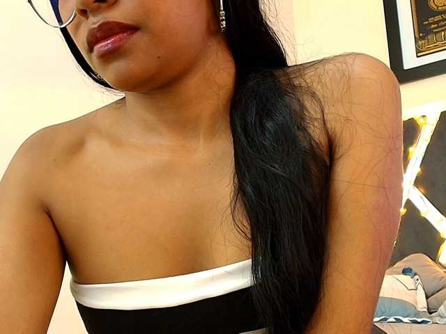 monserrat11 live cam on BongaCams