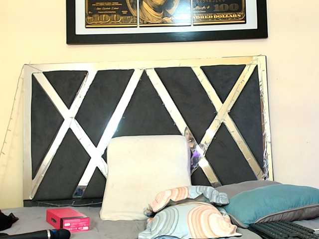monserrat11 live cam on BongaCams