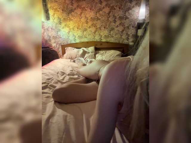 Kkirraa live cam on BongaCams