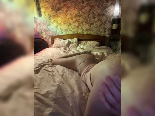 Kkirraa live cam on BongaCams