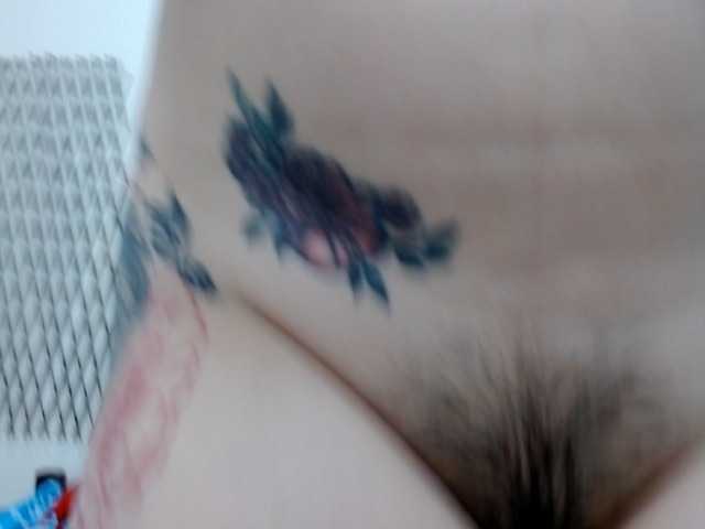 44strawberrygirl live cam on BongaCams