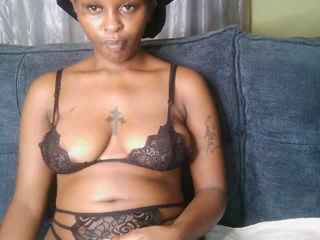 Missdisyer27 live cam on BongaCams