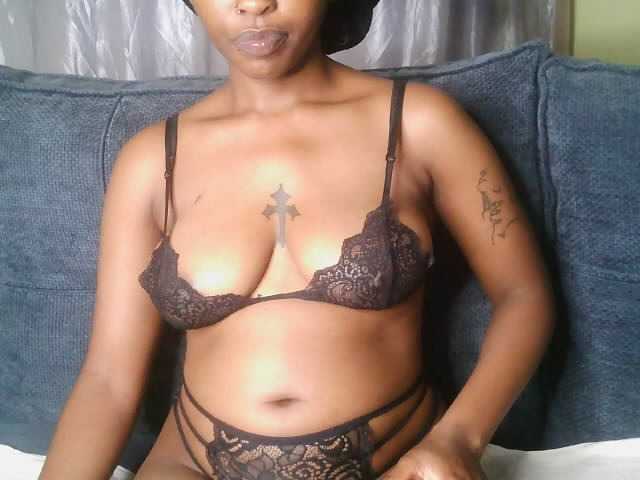 Missdisyer27 live cam on BongaCams