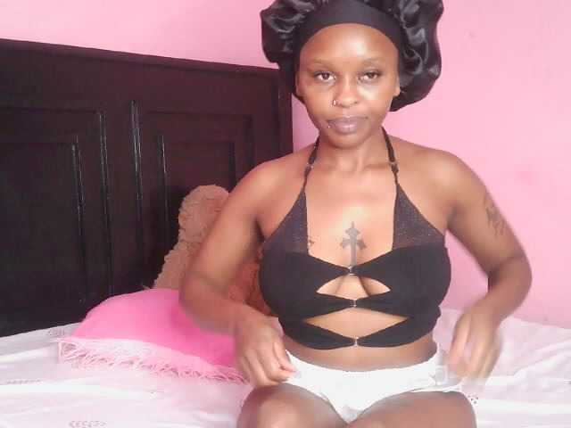 Missdisyer27 live cam on BongaCams