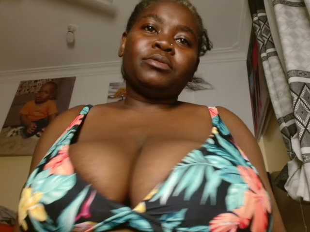 titi-fiesta live cam on BongaCams