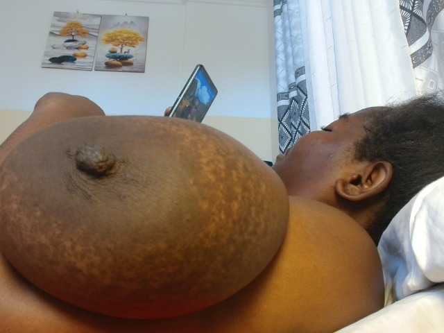 titi-fiesta live cam on BongaCams