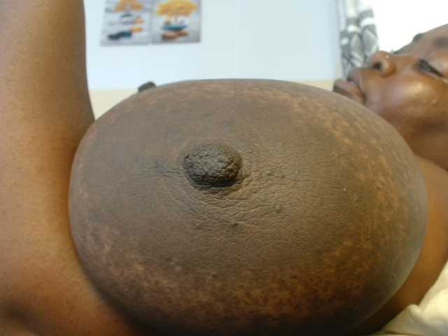 titi-fiesta live cam on BongaCams