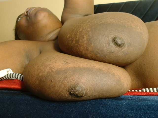 titi-fiesta live cam on BongaCams