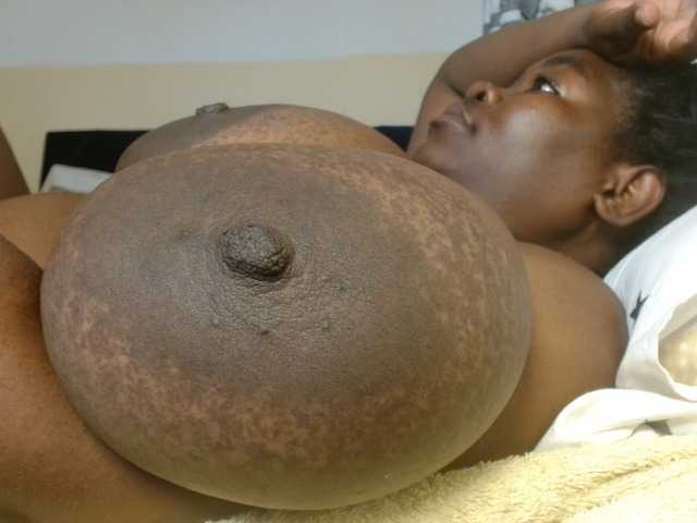 titi-fiesta live cam on BongaCams