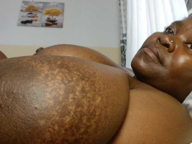 titi-fiesta, en vivo ahora en BongaCams