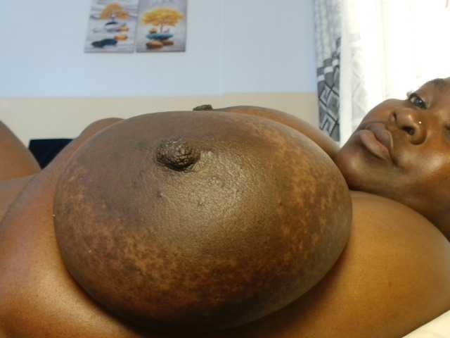 titi-fiesta live cam on BongaCams