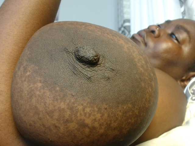 titi-fiesta live cam on BongaCams