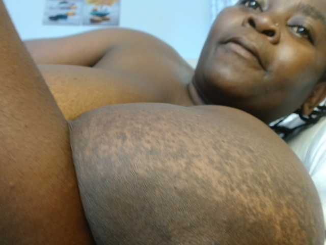 titi-fiesta live cam on BongaCams