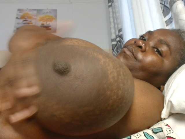 titi-fiesta live cam on BongaCams