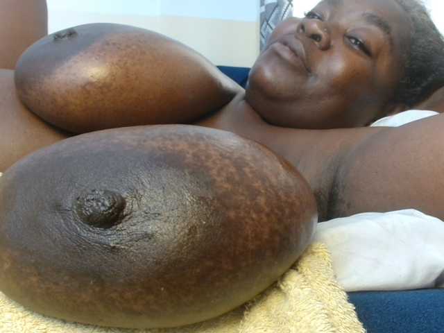le modèle titi-fiesta est en webcam porno dans un show sur le site bongacams, il possède les tags suivants: Ebony,Brunette,Hairy