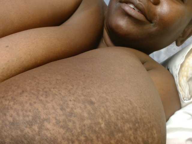 titi-fiesta live cam on BongaCams