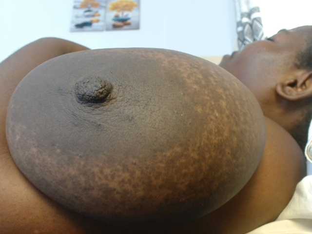 titi-fiesta live cam on BongaCams