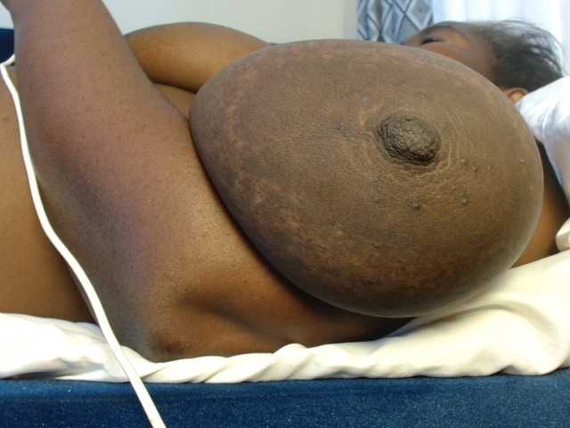 titi-fiesta live cam on BongaCams