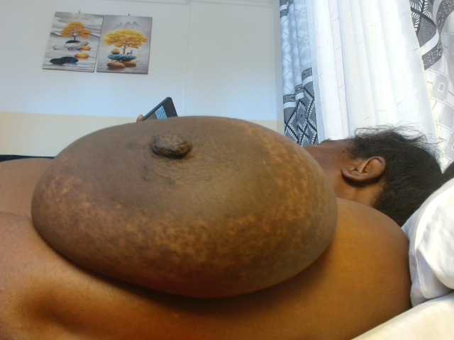 titi-fiesta live cam on BongaCams