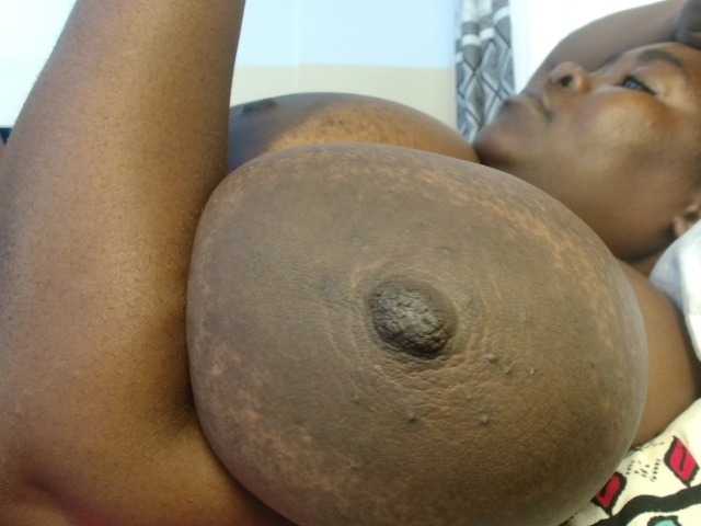 titi-fiesta live cam on BongaCams