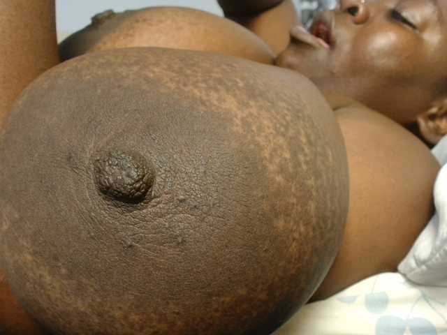 titi-fiesta live cam on BongaCams