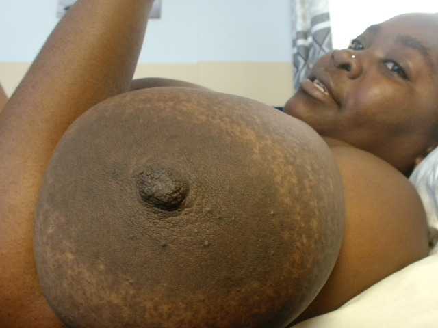 titi-fiesta, live now on BongaCams
