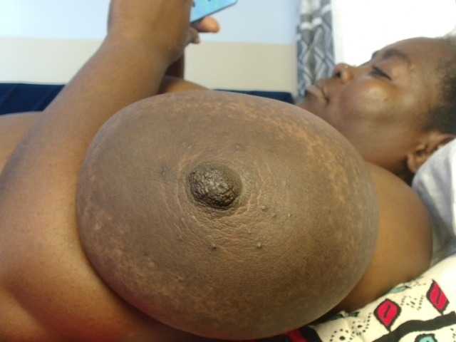 titi-fiesta live cam on BongaCams