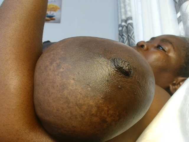 titi-fiesta live cam on BongaCams