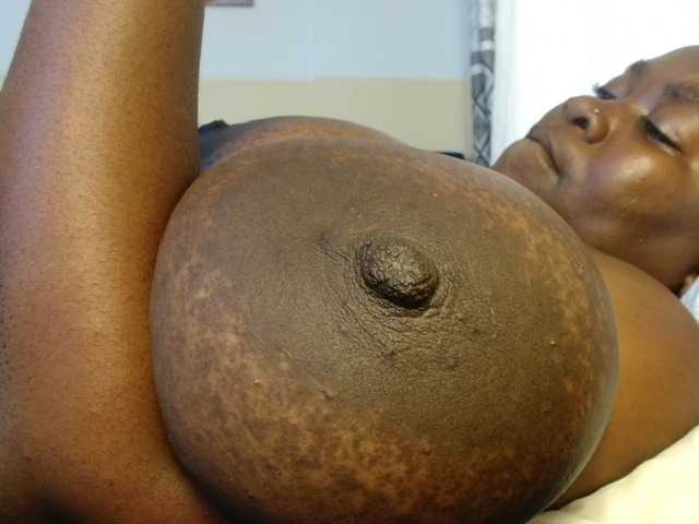 titi-fiesta, live now on BongaCams