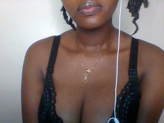 Juicybaby1 live cam on BongaCams