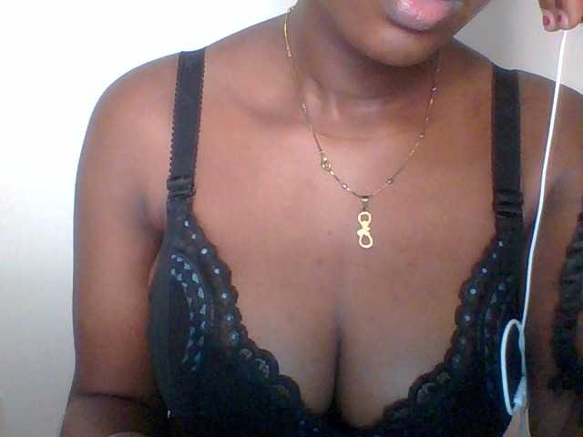 Juicybaby1 live cam on BongaCams