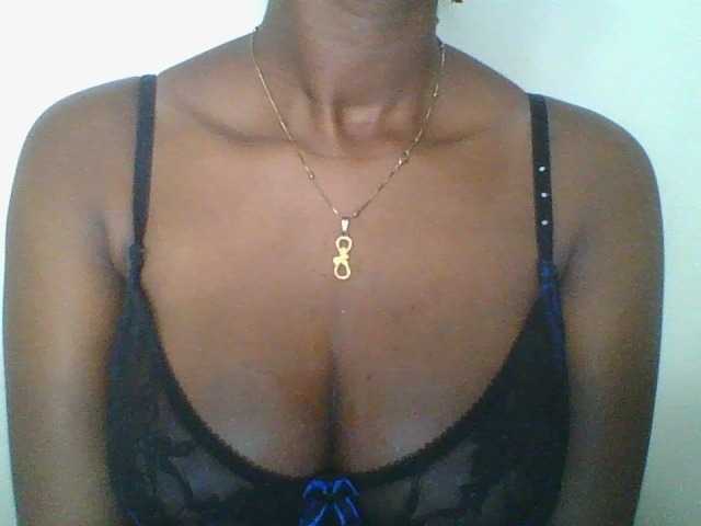 Juicybaby1 live cam on BongaCams